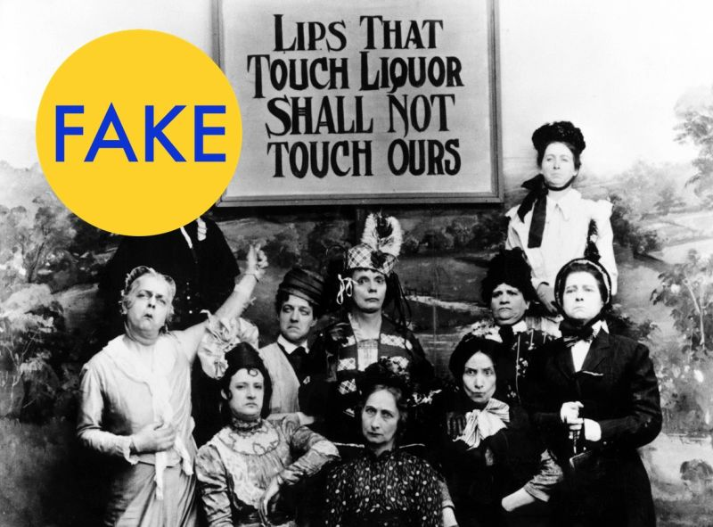Illustration for article titled 76 Viral Images From 2015 That Were Totally Fake